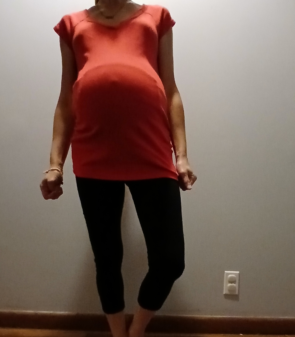 Oh Baby by Motherhood Red Short Sleeve Top